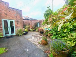 Enclosed Courtyard- click for photo gallery